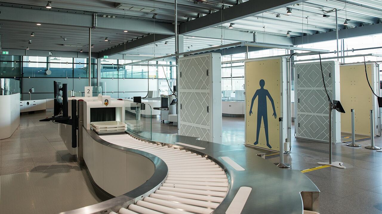 Body scanner airport checkpoint